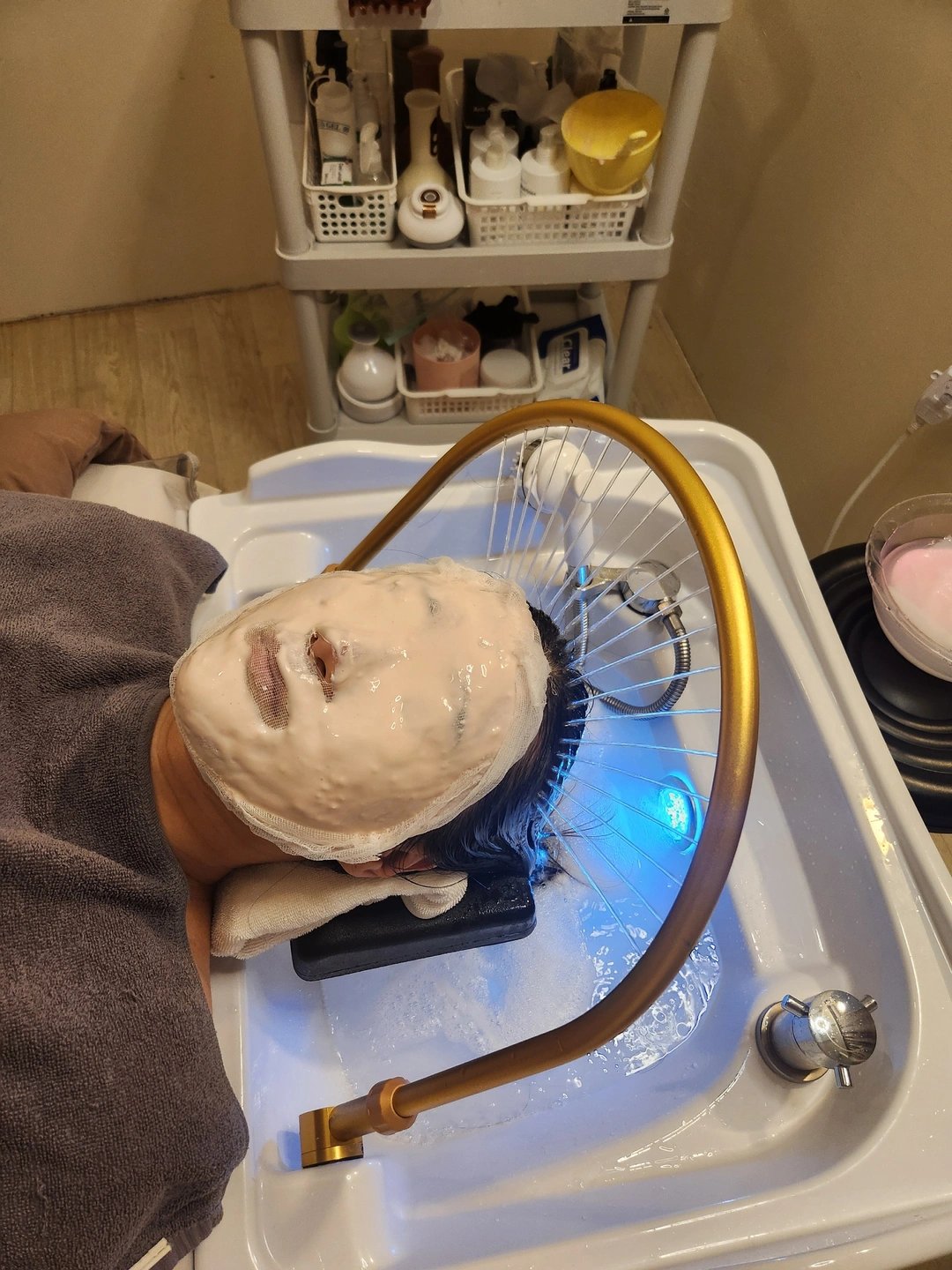 이미순뷰티랩 헤드스파 시술 장면